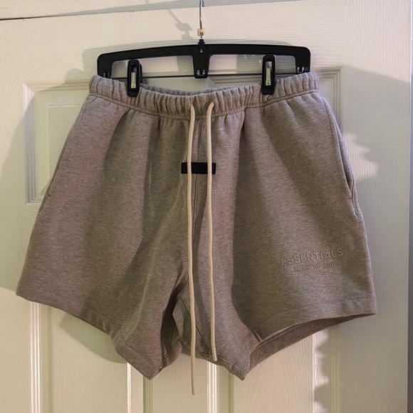 MEN’s Essentials Fear Of Gold Athletic Shorts size MEDIUM (32) - Picture 1 of 8